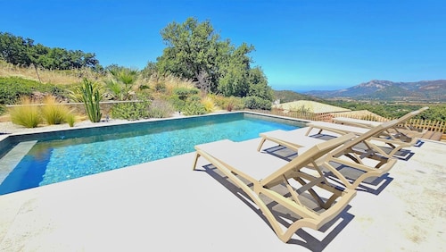 VILLA MODERNE EN CORSE - Sea and mountain views, swimming pool, pool house