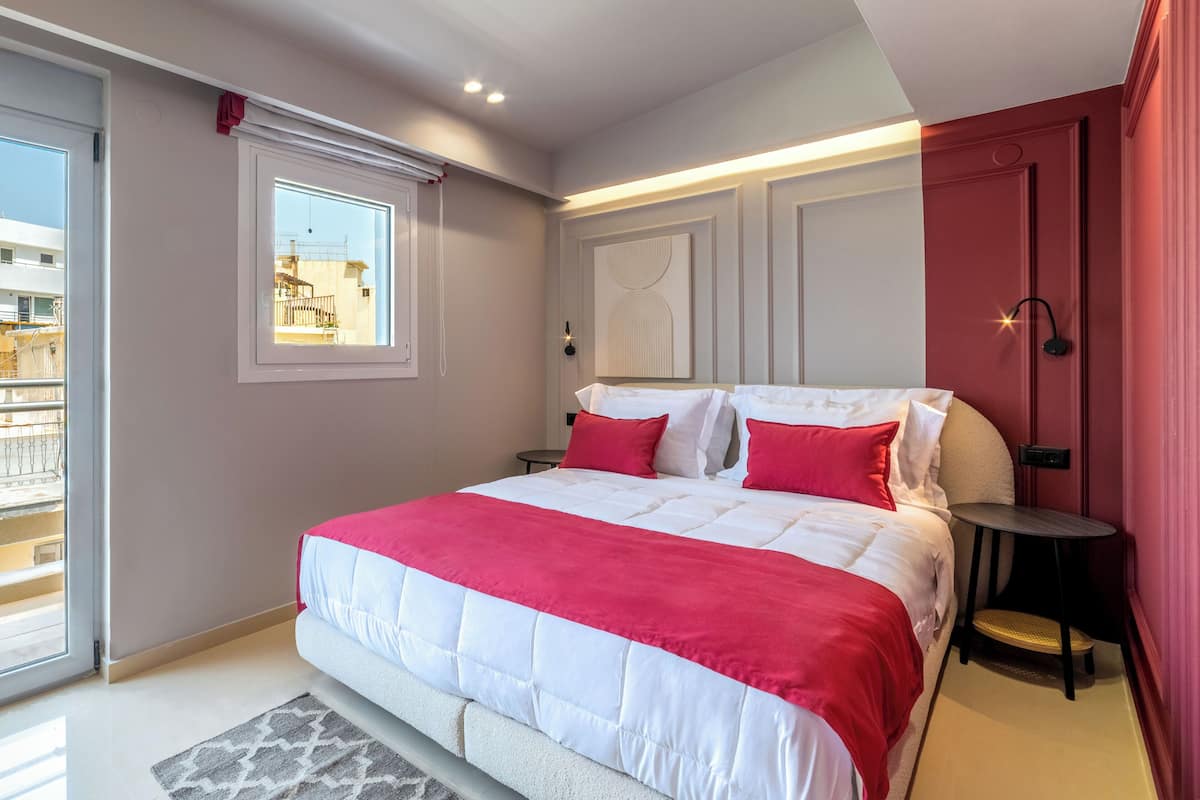 Studio, Balcony | In-room safe, iron/ironing board, free WiFi