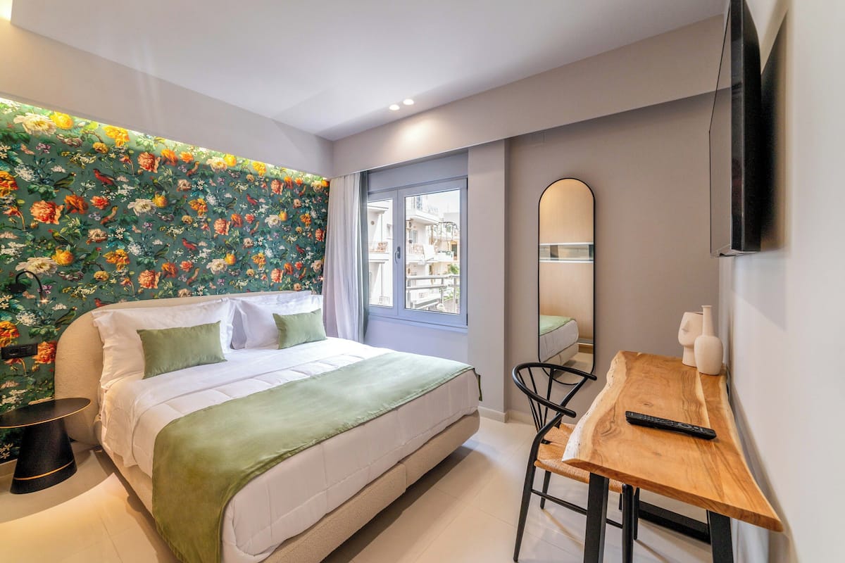 Suite | In-room safe, iron/ironing board, free WiFi