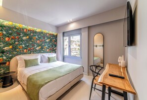 Suite | In-room safe, soundproofing, iron/ironing board, free WiFi