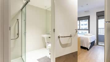 Apartamento básico | Banheiro | Chuveiro