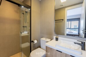 Basic Apartment | Bathroom | Shower