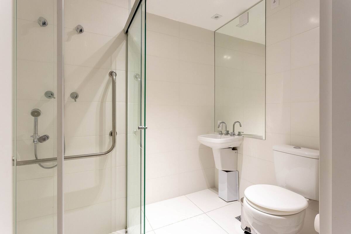 Basic Apartment | Bathroom | Shower