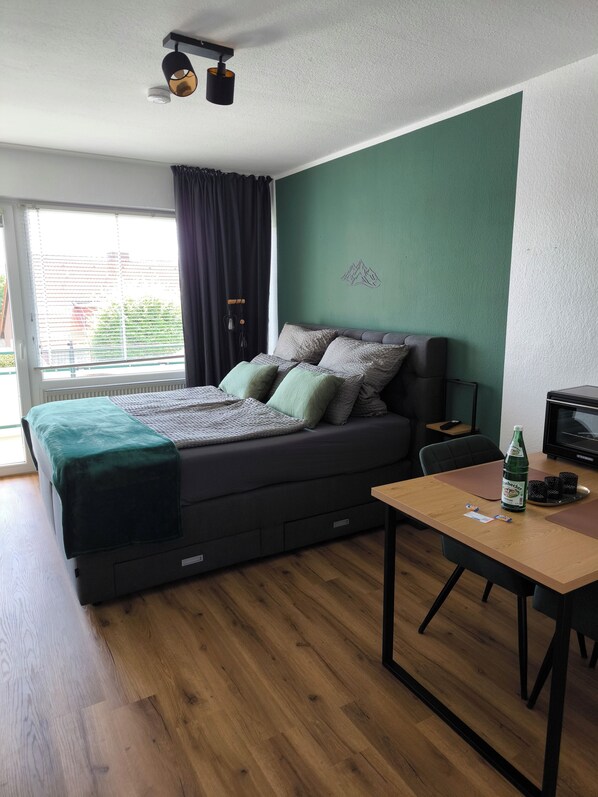 1 habitación, escritorio, tabla de planchar con plancha y wifi gratis