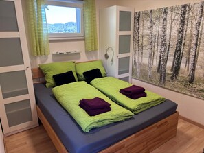 1 bedroom, desk, free WiFi, bed sheets