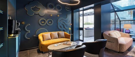 Lobby lounge