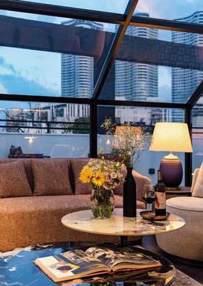 Lobby sitting area - Iconic Hotel (Tel Aviv)