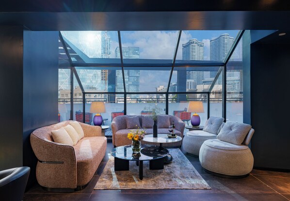 Lobby sitting area - Iconic Hotel (Tel Aviv)