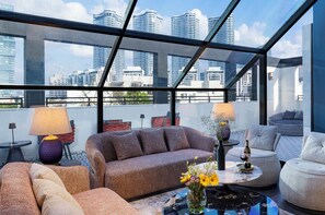 Lobby sitting area - Iconic Hotel (Tel Aviv)