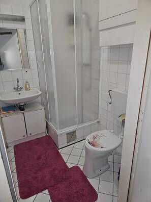 Apartment, 1 Bedroom, City View | Bathroom