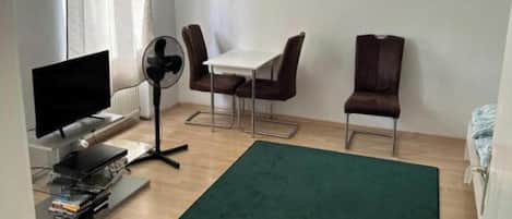 Apartment, 1 Bedroom, City View | Living room