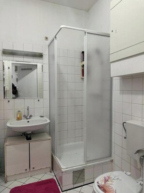 Apartment, 1 Bedroom, City View | Bathroom