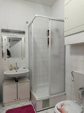 Apartment, 1 Bedroom, City View | Bathroom
