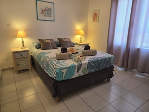 2 bedrooms, iron/ironing board, bed sheets