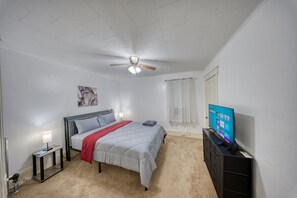 2 chambres, coffre-fort, fer et planche à repasser