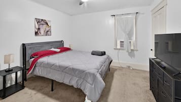 2 bedrooms, in-room safe, iron/ironing board, free WiFi