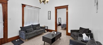  2-bedroom apartment in awesome Carbondale with AC