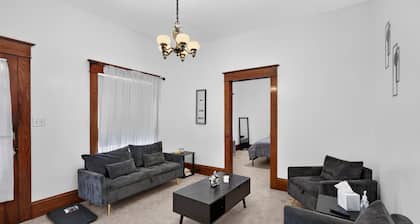 2-bedroom apartment in awesome Carbondale with AC