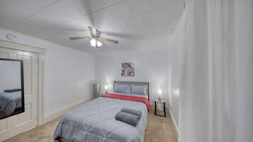 2 bedrooms, in-room safe, iron/ironing board, free WiFi