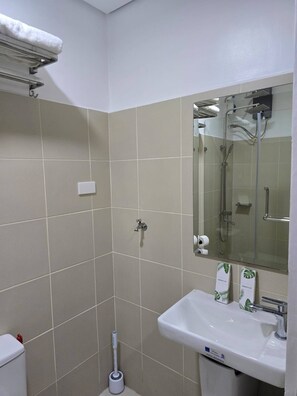 Condo, 1 Bedroom, Accessible, Balcony | Bathroom
