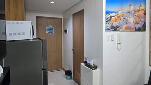Condo, 1 Bedroom, Accessible, Balcony | Interior