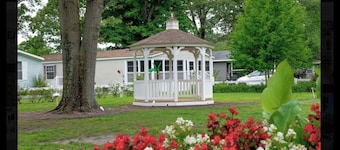 2-bedroom resort in charming Millsboro with AC, fitness room