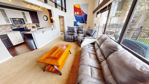 Interior - On Lake, WOW Views, Big Deck! Walk to Amp, Events, Parks, Marina, Tiki Bar (Dillon)