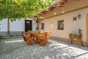 Tempat makan luar