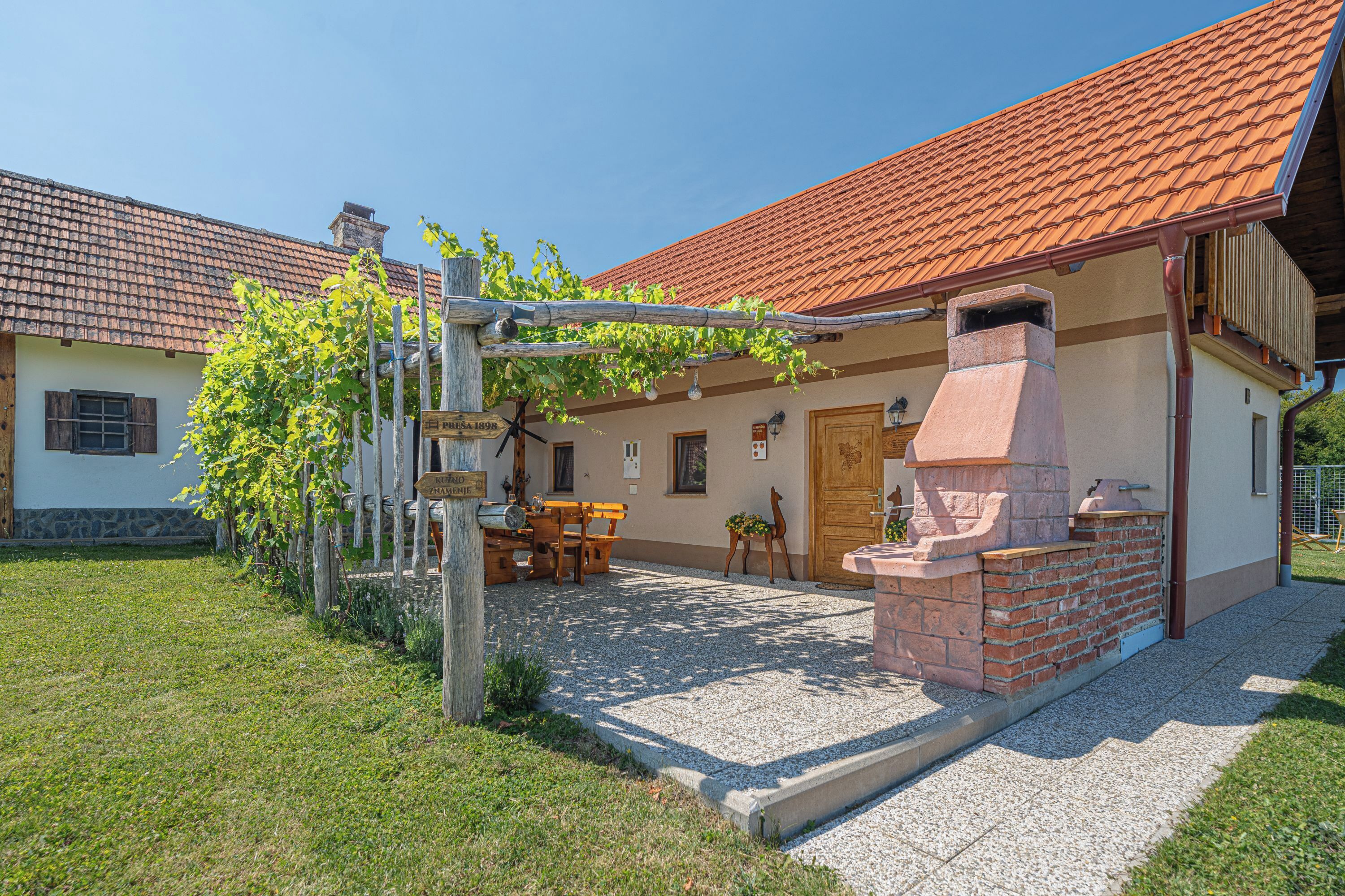 Family House, Multiple Bedrooms (Wellness House Deer's Hill) | Outdoor dining