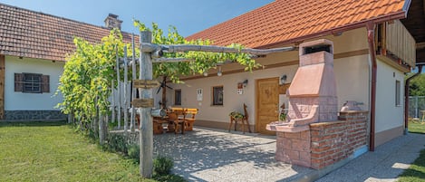 Casa familiar, varias habitaciones (Wellness House Deer's Hill) | Restaurante al aire libre