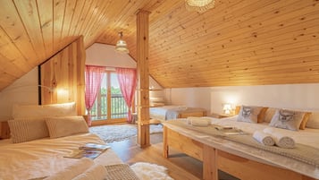 Family House, Multiple Bedrooms (Wellness House Deer's Hill) | 1 bilik tidur, seterika/papan seterika, Wi-fi percuma, cadar katil
