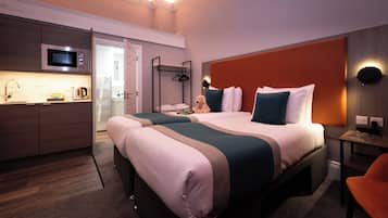 Twin Room (House Studio Twin) | Hypo-allergenic bedding, iron/ironing board, bed sheets