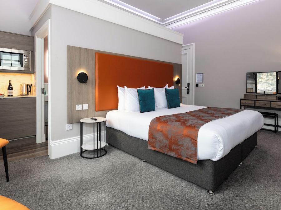 Studio, 1 soverom (Master Studio Room) | Allergitestet sengetøy, strykejern/-brett og sengetøy