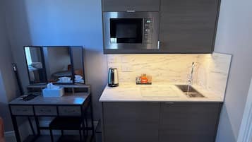 Studio, 1 Bedroom (House Studio Room) | Hypo-allergenic bedding, iron/ironing board, bed sheets