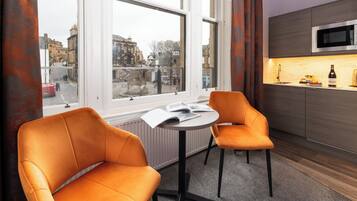 Estúdio, 1 quarto (Master Studio Room) | Roupas de cama antialérgicas, ferros/tábuas de passar roupa