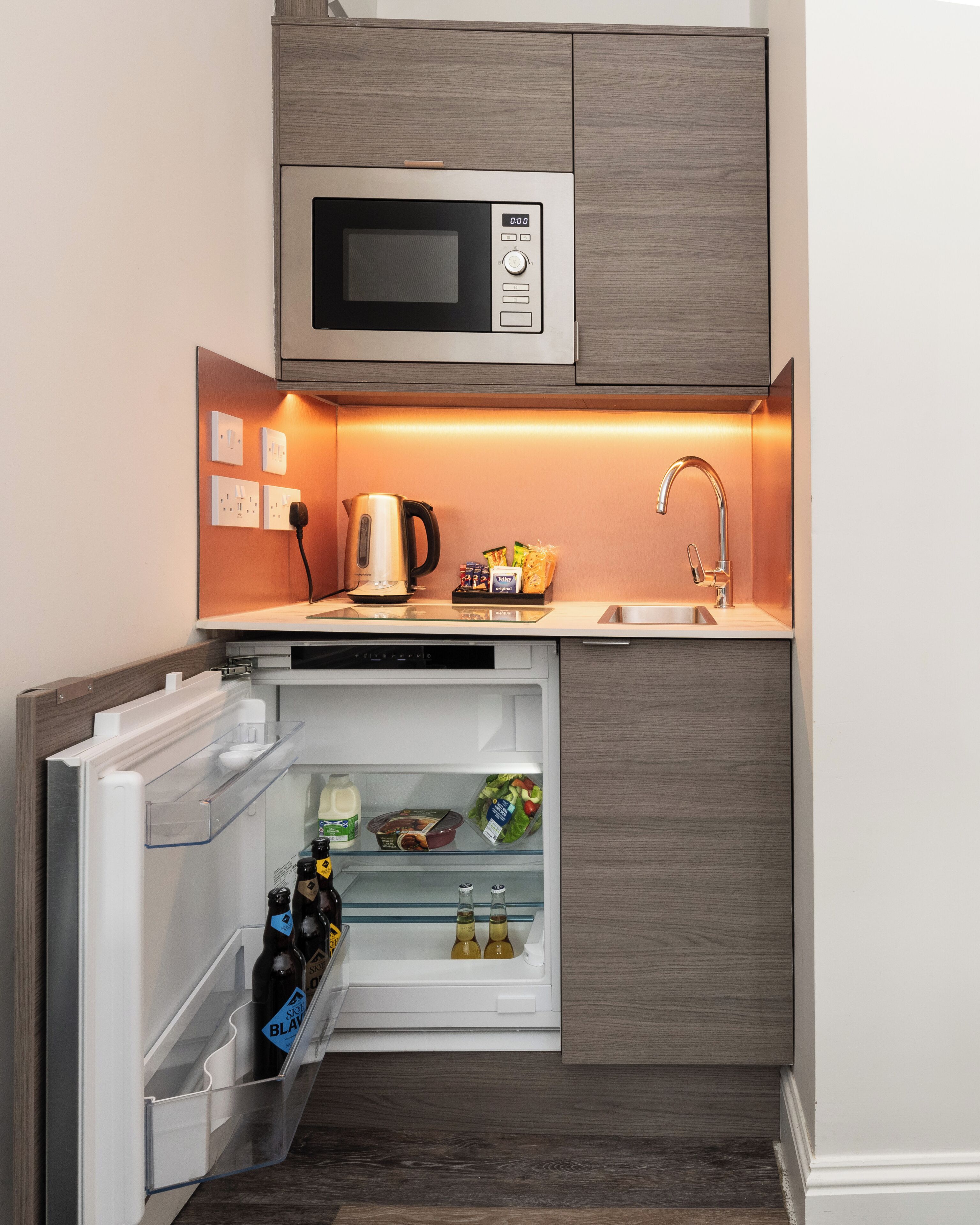 Mikrobølgeovn og vannkoker