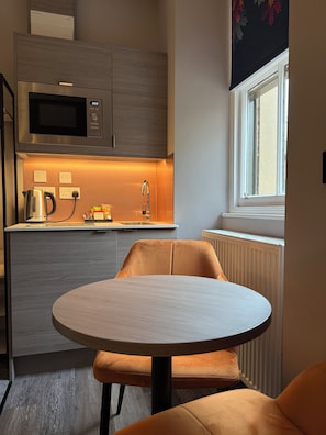 Tvåbäddsrum (House Studio Twin) | Allergitestade sängkläder, strykjärn/strykbräda och gratis wi-fi