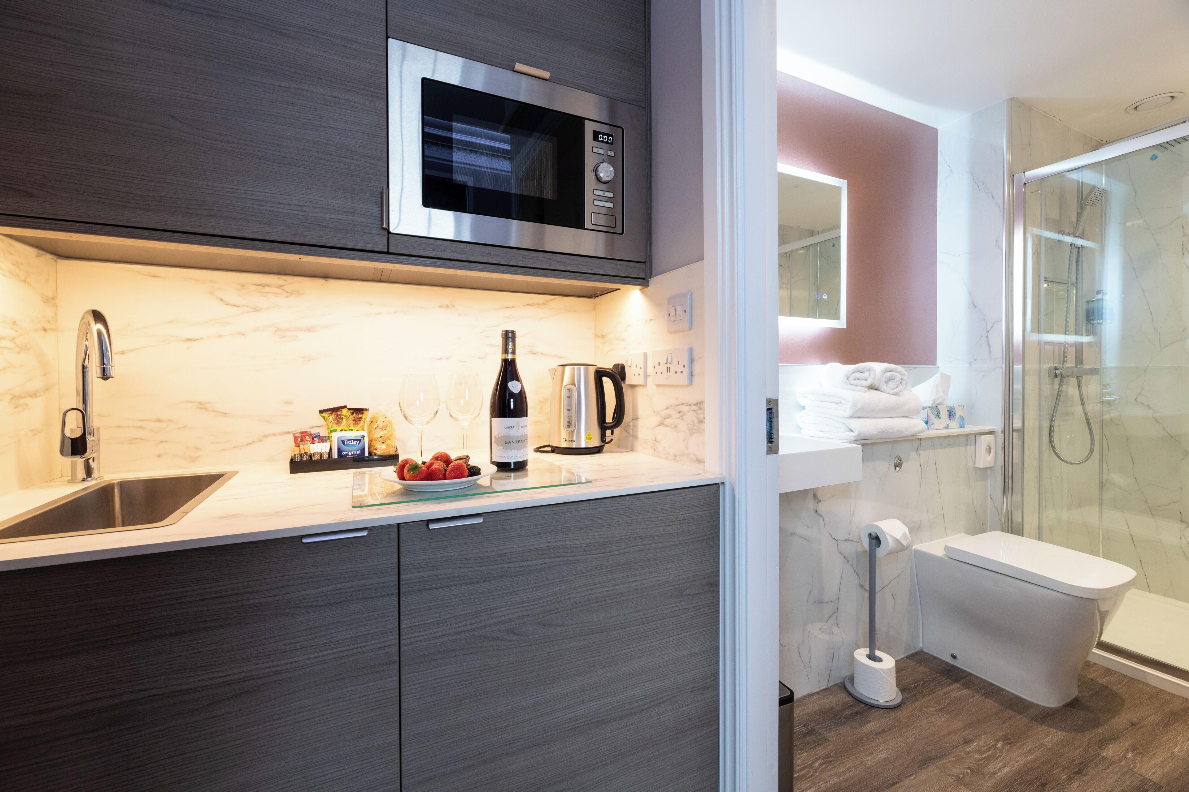 Studio, 1 Bedroom (Master Studio Room) | Bathroom | Shower, rainfall showerhead, free toiletries, hair dryer