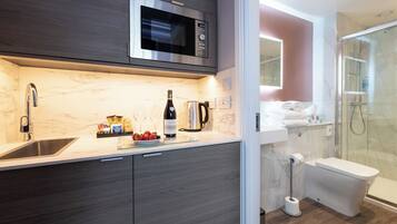Studio, 1 Bedroom (Master Studio Room) | Bathroom | Shower, rainfall showerhead, free toiletries, hair dryer
