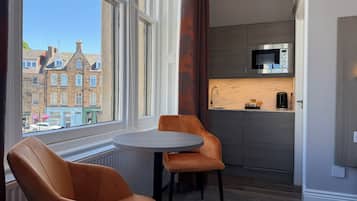 Studio - 1 sovrum (Master Studio Room) | Allergitestade sÀngklÀder, strykjÀrn/strykbrÀda och sÀngklÀder