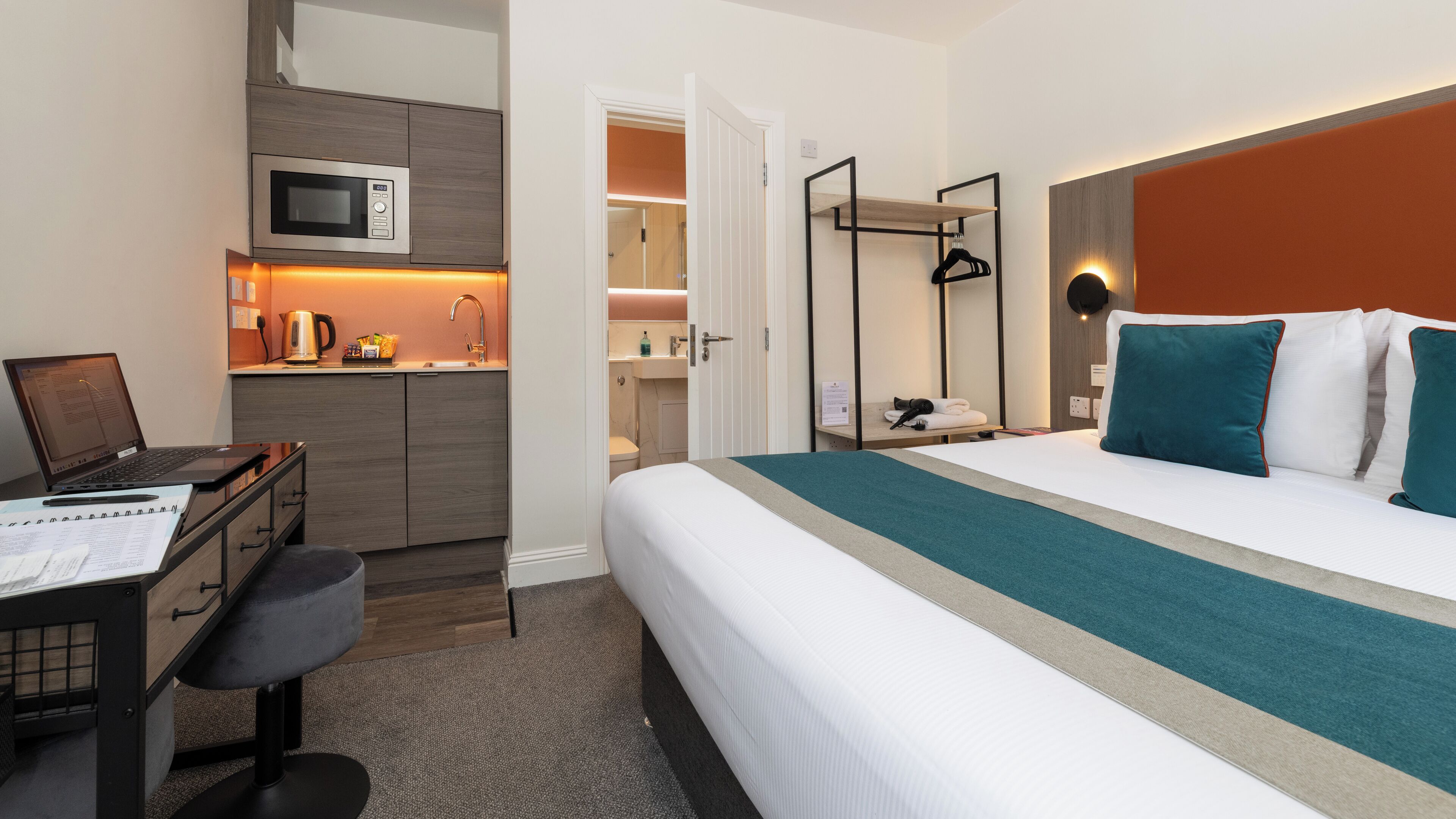 Estudio, 1 habitación (Mews Room) | Ropa de cama hipoalergénica, tabla de planchar con plancha, ropa de cama