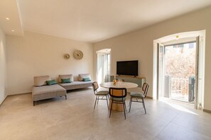 Living area - GuestHost - Stylish and comfortable of approximately 55 sqm apartment, accommodating up to 4 people, on the first floor of a four-story building with NO elevator (access via stairs).The property is located a stone's throw from Trani's city center and the (Trani)