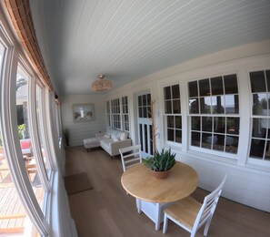 تناول الطعام بالخارج