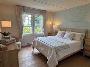 3 slaapkamers, een strijkplank/strijkijzer, reisbedje, gratis wifi