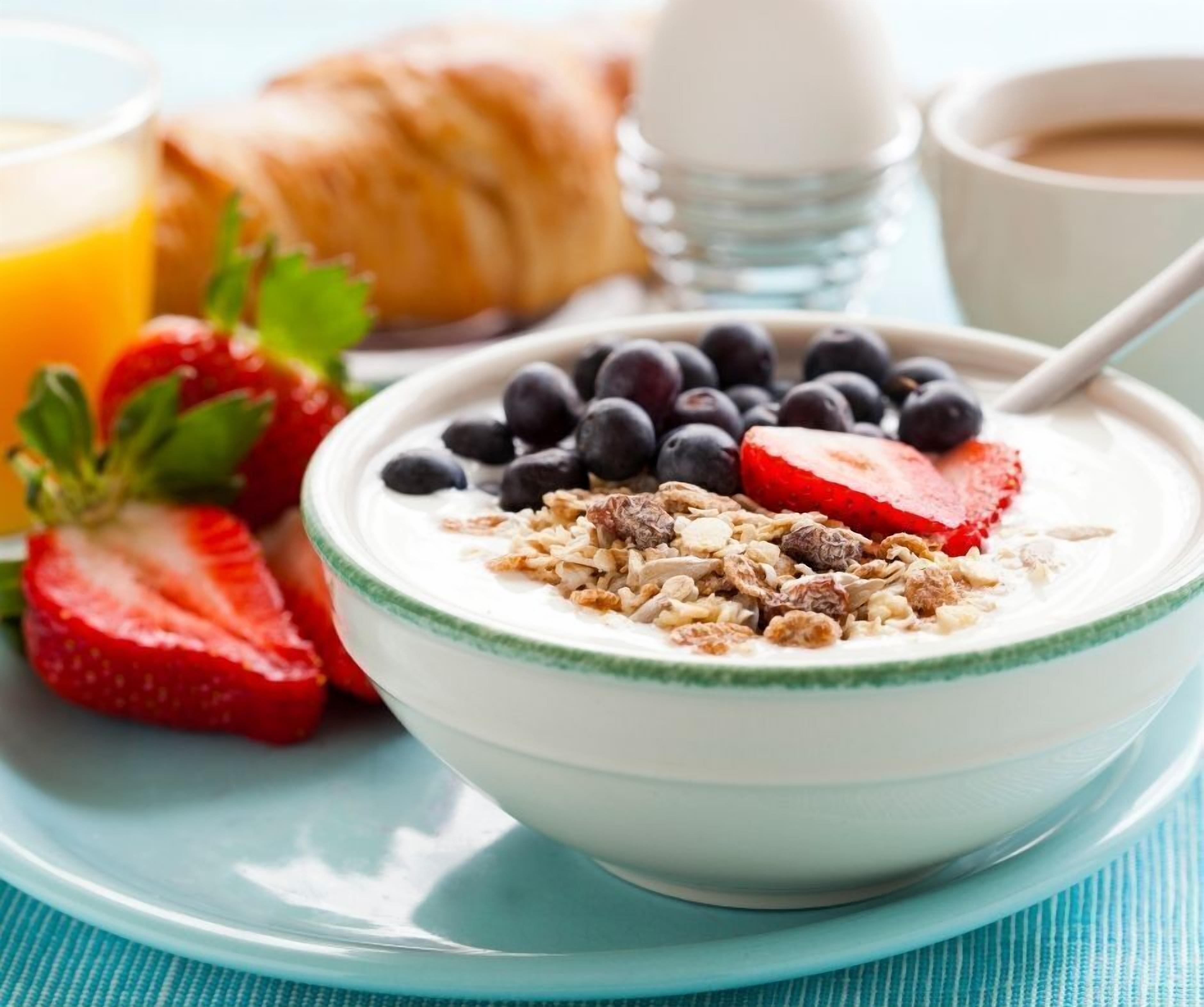 Ilmainen päivittäinen tilauksen mukaan valmistettu aamiainen 