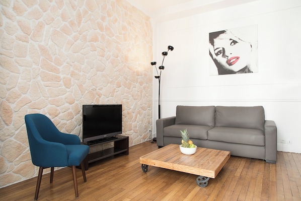 Appartement Ville, 1 lit double et 1 canapé-lit, non-fumeurs | Coin séjour | TV connectée