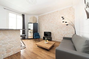Appartement Ville, 1 lit double et 1 canapé-lit, non-fumeurs | Coin séjour | TV connectée