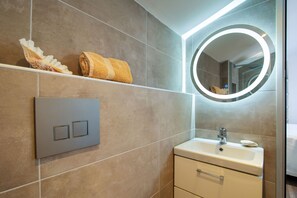 Apartment, City View | Bathroom