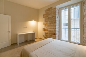 2 chambres, fer et planche à repasser