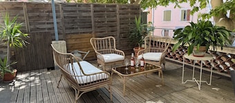Apartment with large terrace Vaison la Romaine, hypercentre. Theater 5mn away